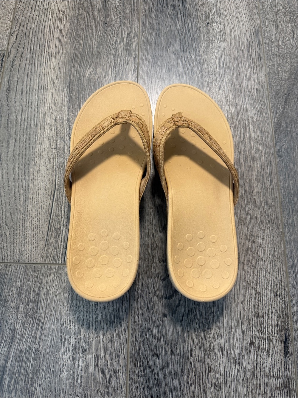 Vionic Women’s Beige/Tan Platform Flip Flop Sandals - Picture 4 of 10